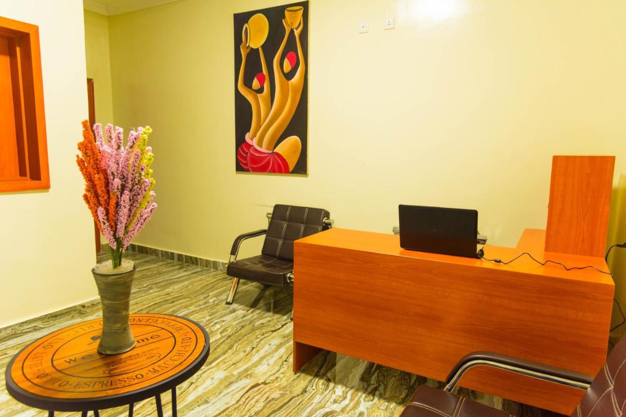 Avisha Town Hotel Kigali Bagian luar foto