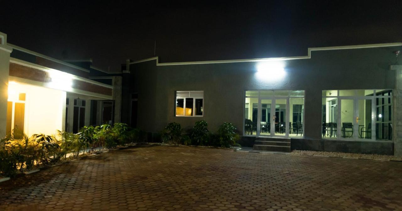 Avisha Town Hotel Kigali Bagian luar foto